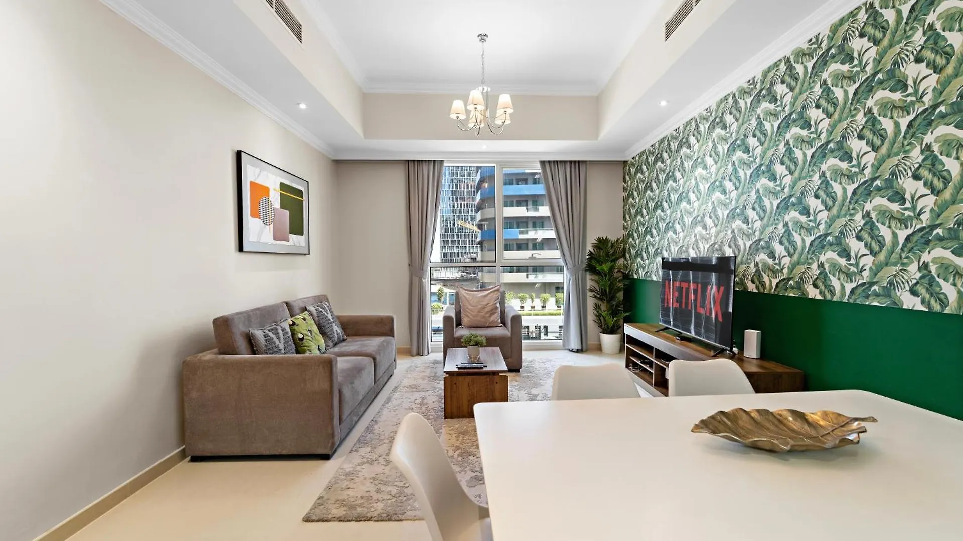 Chic 1Br Apt With Pool And Gym Dubai Apartment