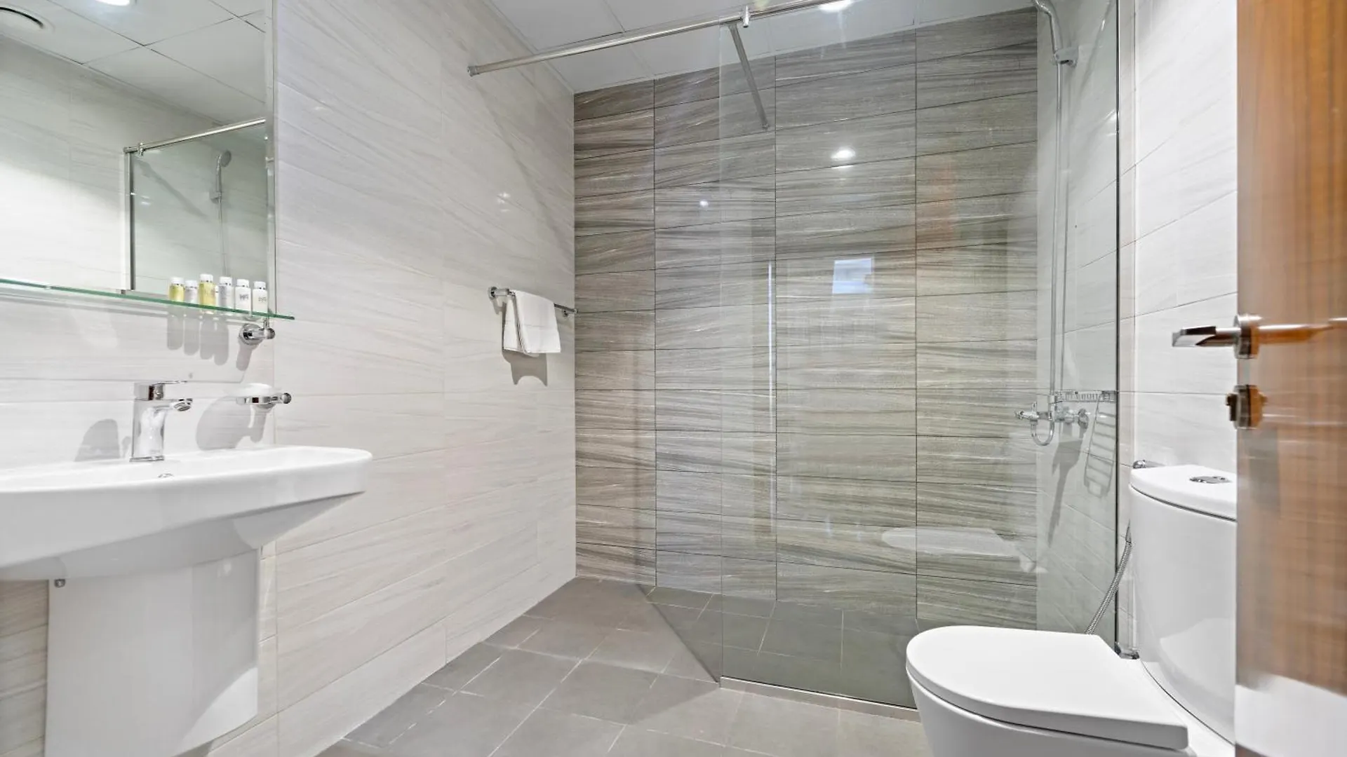 Apartment Chic 1Br Apt With Pool And Gym Dubai United Arab Emirates