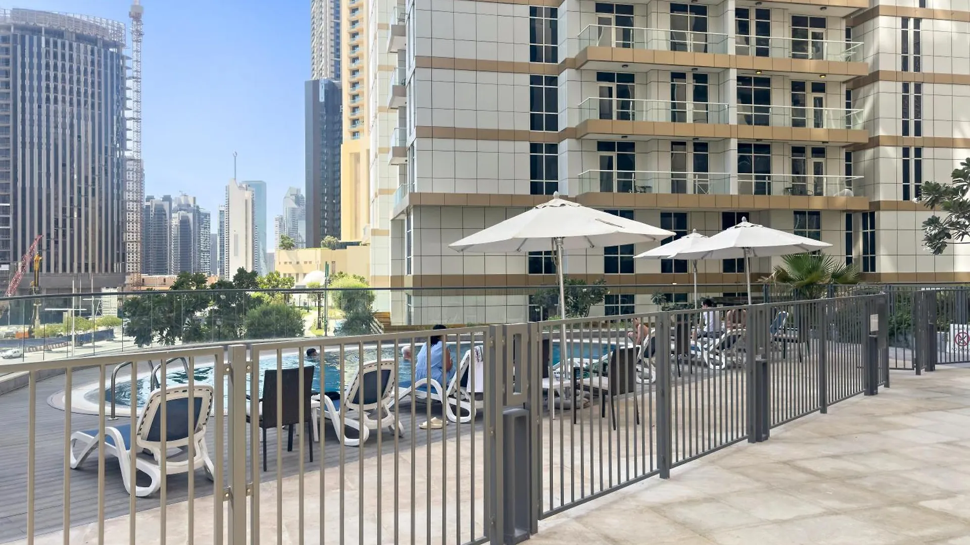 Chic 1Br Apt With Pool And Gym Dubai United Arab Emirates